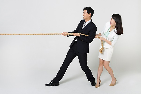 포토 JPG 스튜디오촬영 전신 여자 남자 밧줄 구두 실내 서기 미소 정장 20대 성인 두명 옆모습 한국인 잡기 비즈니스맨 비즈니스우먼 당기기 하이힐 줄다리기 성인만 국내포토 옷 줄 뷰포인트 신발 비즈니스 모션 놀이 표정 사람 동양인 청년 내부 직장인 여성화 파일형식