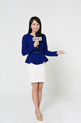 포토 JPG 스튜디오촬영 전신 영어 여자 안내 실내 한명 서기 미소 들기 정장 손짓 20대 성인 앞모습 한국인 비즈니스우먼 뉴스 하이힐 아나운서 마이크 리포터 청년여자한명만 성인여자한명만 국내포토 직업 문자 1 옷 구두 뷰포인트 음향기기 비즈니스 모션 표정 사람 동양인 청년 내부 직장인 여성화 여자한명만 성인여자만 청년여자만 파일형식