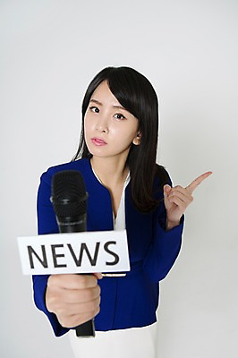 포토 JPG 스튜디오촬영 영어 여자 실내 한명 들기 정장 손짓 상반신 20대 성인 앞모습 놀람 한국인 가리킴 비즈니스우먼 뉴스 마이크 고민 호기심 리포터 청년여자한명만 성인여자한명만 국내포토 직업 문자 1 옷 감정 뷰포인트 음향기기 컨셉 비즈니스 모션 표정 사람 동양인 청년 내부 직장인 여자한명만 성인여자만 청년여자만 파일형식