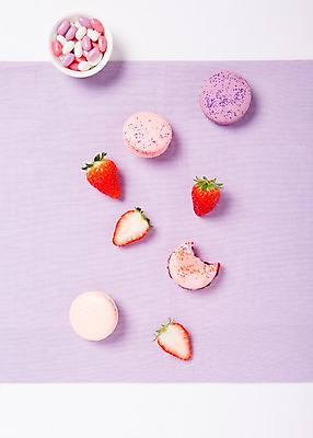 포토 JPG 스튜디오촬영 기념일 백그라운드 화이트데이 딸기 디저트 발렌타인데이 사람없음 젤리 마카롱 파스텔톤 국내포토 음식 컬러 과일 데이이벤트 실내 이벤트 파일형식