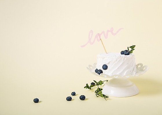 포토 JPG 스튜디오촬영 기념일 백그라운드 화이트데이 디저트 발렌타인데이 사랑 사람없음 케이크 블루베리 생크림케이크 파스텔톤 국내포토 감정 음식 컬러 과일 데이이벤트 실내 이벤트 파일형식