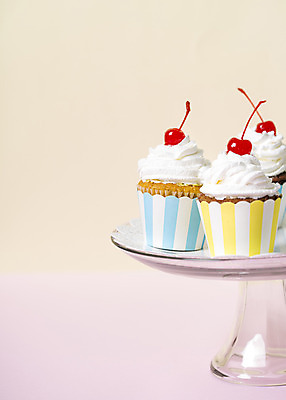 포토 JPG 스튜디오촬영 기념일 백그라운드 화이트데이 디저트 발렌타인데이 사람없음 체리 생크림 머핀 파스텔톤 국내포토 음식 빵 컬러 과일 데이이벤트 실내 이벤트 크림 파일형식