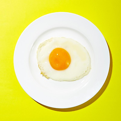 포토 JPG 접시 음식 사람없음 한개 노란색 계란 계란프라이 계란요리 팝아트 국내포토 1 식기 컬러 요리 알 그림 파일형식