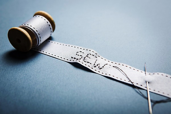 포토 JPG 스튜디오촬영 문자 영어 리본 백그라운드 텍스트 사람없음 단어 바늘 실 바느질 천 국내포토 실내 도구 직물 파일형식