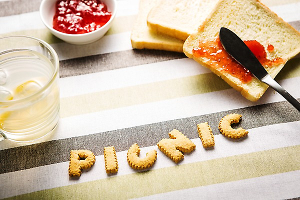 포토 JPG 스튜디오촬영 문자 영어 음식 백그라운드 텍스트 사람없음 단어 소풍 식빵 물컵 딸기잼 잼나이프 국내포토 빵 실내 컵 야외활동 나이프 잼 파일형식