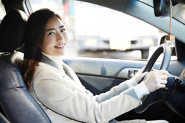 포토 JPG 주간 여자 여유 신혼부부 자동차 한명 미소 앉기 상반신 성인 야외 옆모습 30대 한국인 승차 신혼 부부라이프 성인여자한명만 장년여자한명만 국내포토 자연요소 1 라이프스타일 부부 감정 육상교통 뷰포인트 모션 표정 사람 동양인 장년 여자한명만 성인여자만 장년여자만 파일형식