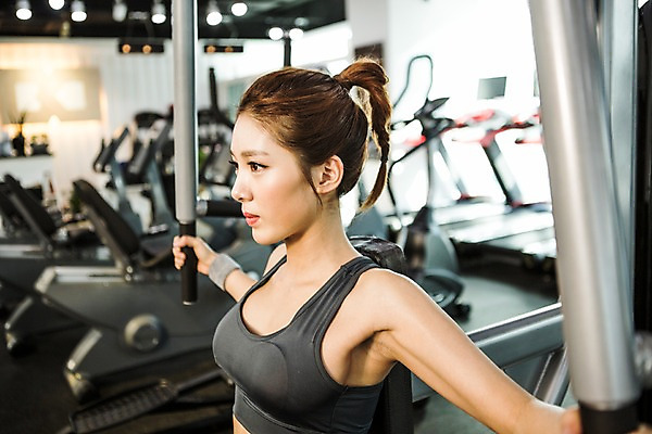 포토 JPG 여자 실내 한명 상반신 20대 성인 옆모습 운동복 운동 헬스 한국인 목표 팔운동 열정 청년여자한명만 성인여자한명만 국내포토 1 옷 감정 뷰포인트 컨셉 건강 사람 동양인 청년 내부 여자한명만 성인여자만 청년여자만 파일형식