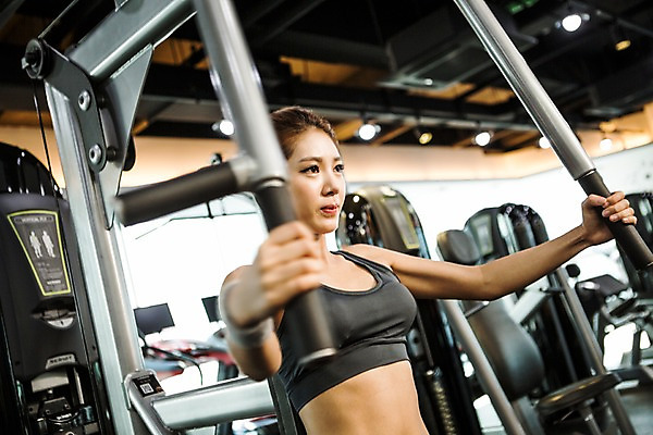 포토 JPG 여자 실내 한명 상반신 20대 성인 앞모습 운동복 운동 헬스 한국인 목표 팔운동 열정 청년여자한명만 성인여자한명만 국내포토 1 옷 감정 뷰포인트 컨셉 건강 사람 동양인 청년 내부 여자한명만 성인여자만 청년여자만 파일형식