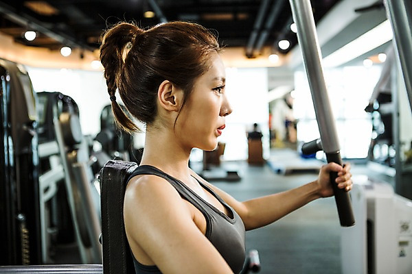 포토 JPG 여자 실내 한명 상반신 20대 성인 옆모습 운동복 운동 헬스 한국인 목표 팔운동 열정 청년여자한명만 성인여자한명만 국내포토 1 옷 감정 뷰포인트 컨셉 건강 사람 동양인 청년 내부 여자한명만 성인여자만 청년여자만 파일형식