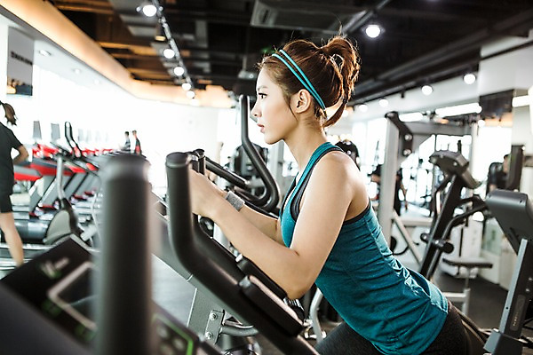 포토 JPG 여자 실내 허리숙이기 한명 앉기 상반신 20대 성인 옆모습 운동복 운동 헬스사이클 헬스 한국인 목표 열정 하체운동 청년여자한명만 성인여자한명만 국내포토 1 옷 감정 뷰포인트 컨셉 모션 건강 숙이기 사람 동양인 청년 내부 운동기구 여자한명만 성인여자만 청년여자만 파일형식