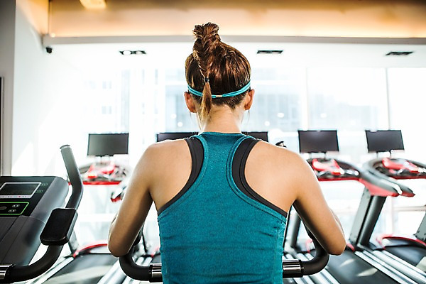 포토 JPG 여자 실내 한명 상반신 20대 성인 뒷모습 운동복 운동 헬스사이클 헬스 한국인 목표 열정 하체운동 청년여자한명만 성인여자한명만 국내포토 1 옷 감정 뷰포인트 컨셉 건강 사람 동양인 청년 내부 운동기구 여자한명만 성인여자만 청년여자만 파일형식