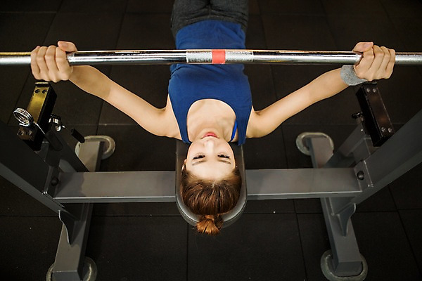 포토 JPG 여자 실내 한명 들기 상반신 20대 성인 앞모습 운동복 눕기 운동 헬스 한국인 잡기 역기 목표 열정 청년여자한명만 성인여자한명만 국내포토 1 옷 감정 뷰포인트 컨셉 모션 건강 사람 동양인 청년 내부 여자한명만 성인여자만 청년여자만 파일형식
