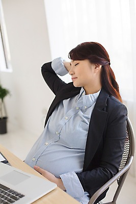 포토 JPG 여자 휴식 실내 한명 앉기 상반신 20대 성인 옆모습 사무실 눈감음 기댐 임산부 임신 한국인 업무 비즈니스우먼 사무용책상 청년여자한명만 성인여자한명만 국내포토 1 뷰포인트 컨셉 비즈니스 모션 사람 동양인 청년 내부 작업 직장인 책상 여자한명만 성인여자만 청년여자만 파일형식