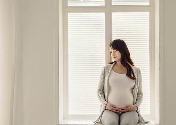 포토 JPG 여자 여유 창문 휴식 실내 한명 앉기 상반신 20대 성인 앞모습 임산부 임신 한국인 편안함 창가 태교 청년여자한명만 성인여자한명만 국내포토 1 감정 뷰포인트 컨셉 모션 사람 동양인 청년 내부 감각 여자한명만 성인여자만 청년여자만 파일형식