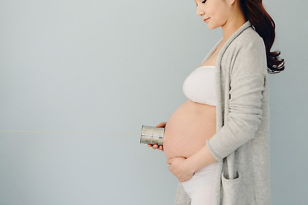 포토 JPG 여자 실내 한명 상반신 20대 성인 옆모습 희망 임산부 임신 한국인 실전화기 설레임 소통 복부 내려보기 국내포토 1 감정 뷰포인트 컨셉 모션 사람 동양인 청년 내부 신체부위 파일형식