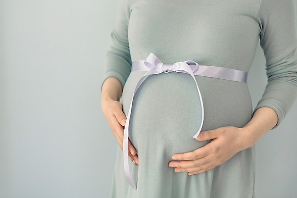 포토 JPG 여자 리본 실내 한명 상반신 20대 성인 앞모습 임산부 임신 한국인 묶기 국내포토 1 뷰포인트 모션 사람 동양인 청년 내부 파일형식