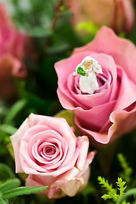 포토 JPG 스튜디오촬영 신부 웨딩드레스 근접촬영 사람없음 장미 모형 미니어처 국내포토 드레스 꽃 뷰포인트 결혼 실내 파일형식