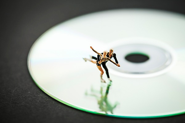 포토 JPG 스튜디오촬영 커플 근접촬영 사람없음 모형 미니어처 CD 피겨스케이팅 아이스스케이트 피겨스케이터 국내포토 뷰포인트 관계 실내 스케이팅 스케이터 파일형식