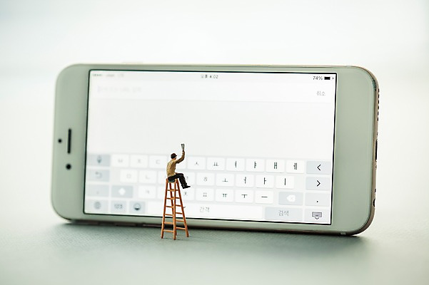 포토 JPG 스튜디오촬영 사다리 근접촬영 사람없음 스마트폰 모형 미니어처 검색 국내포토 뷰포인트 실내 핸드폰 스마트기기 도구 파일형식