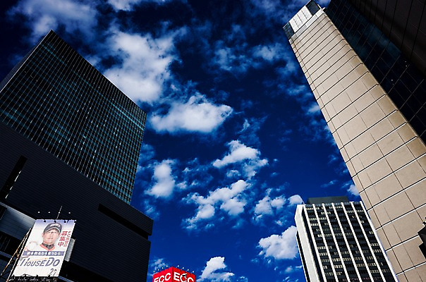 포토 JPG 주간 구름 하늘 풍경 빌딩 사람없음 야외 건물 일본 도시 도쿄 시부야 국내포토 자연요소 건축물 아시아 파일형식