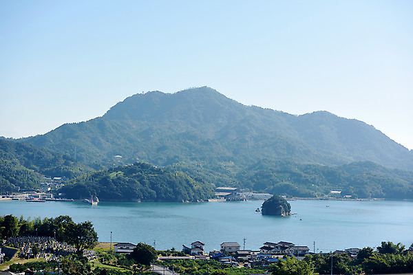 포토 JPG 주간 바다 섬 하늘 산 주택 풍경 사람없음 야외 마을 일본 에히메 국내포토 자연요소 아시아 건물 파일형식