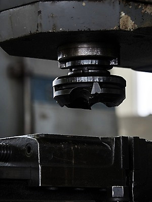 포토 JPG 주간 공장 실내 사람없음 야외 일본 기계 절단기 국내포토 자연요소 아시아 공업 내부 파일형식