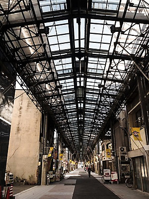 포토 JPG 주간 거리 한명 풍경 야외 일본 골목길 철골 국내포토 자연요소 1 아시아 길 사람 파일형식