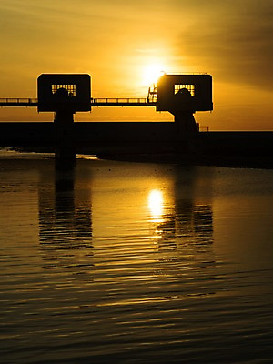 포토 JPG 주간 풍경 사람없음 야외 강 태양 노을 일본 수문 국내포토 자연요소 아시아 파일형식