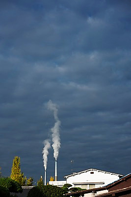 포토 JPG 주간 구름 공장 하늘 풍경 사람없음 야외 일본 오염 매연 국내포토 자연요소 아시아 공업 환경오염 파일형식
