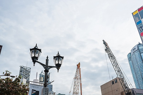 포토 JPG 주간 가로등 하늘 풍경 빌딩 사람없음 야외 일본 도시 도쿄 기중기 국내포토 자연요소 공공시설 아시아 건물 중장비 파일형식