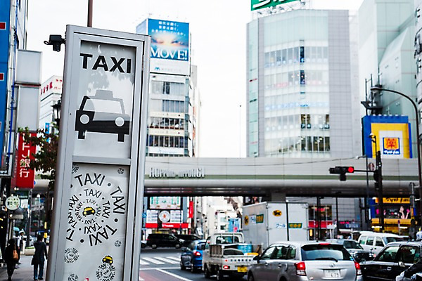 포토 JPG 주간 도로 자동차 풍경 빌딩 여러명 야외 건물 일본 도시 도쿄 군중 택시 택시승강장 국내포토 자연요소 건축물 아시아 길 육상교통 다수 교통시설 승용차 사람 역 파일형식