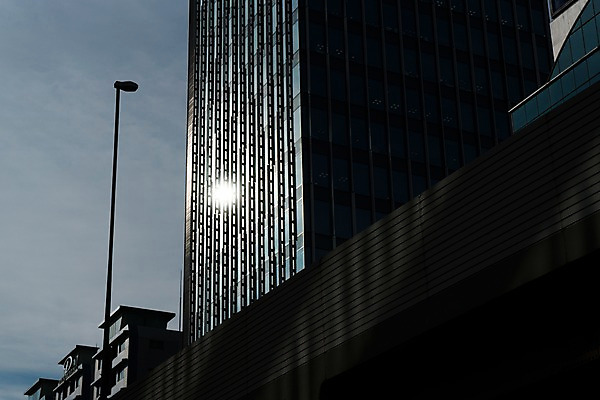 포토 JPG 주간 구름 하늘 풍경 빌딩 사람없음 야외 햇빛 일본 도시 도쿄 국내포토 자연요소 아시아 건물 태양 파일형식