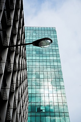 포토 JPG 주간 구름 가로등 하늘 풍경 빌딩 사람없음 야외 일본 도시 도쿄 국내포토 자연요소 공공시설 아시아 건물 파일형식