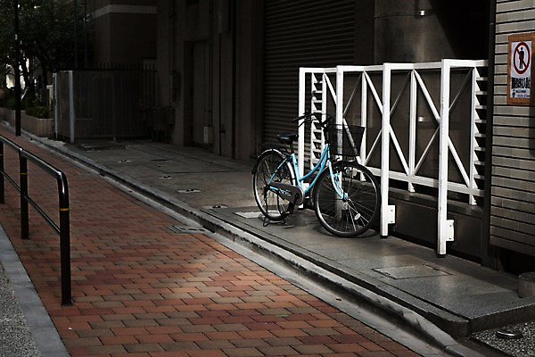 포토 JPG 주간 도로 풍경 사람없음 야외 일본 자전거 도시 도쿄 자전거주차 국내포토 자연요소 아시아 길 교통시설 바이크 주차 파일형식