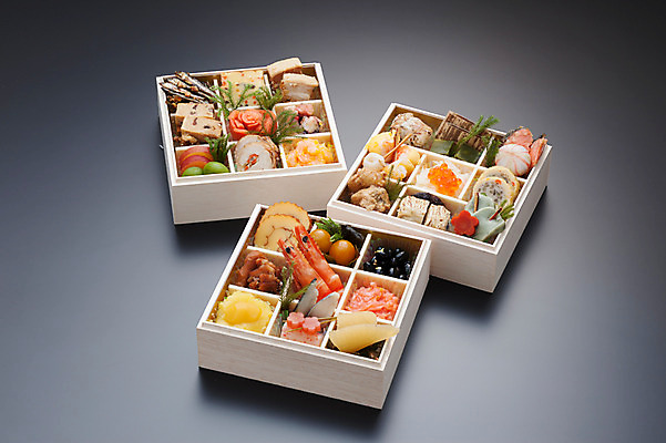 포토 JPG 음식 새우 실내 돼지고기 사람없음 세개 문어 계란말이 검은콩 곤약 멸치 연어알 청어알 콩조림 일본음식 오세치 국내포토 콩 연체동물 육류 3 갑각류 어류 내부 알 수중동물 계란요리 조림 파일형식