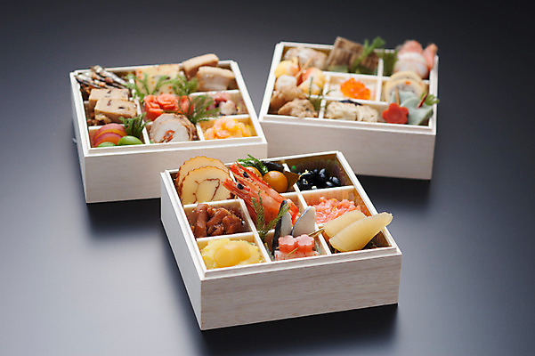 포토 JPG 음식 새우 실내 돼지고기 사람없음 세개 문어 계란말이 검은콩 곤약 멸치 연어알 청어알 콩조림 일본음식 오세치 국내포토 콩 연체동물 육류 3 갑각류 어류 내부 알 수중동물 계란요리 조림 파일형식