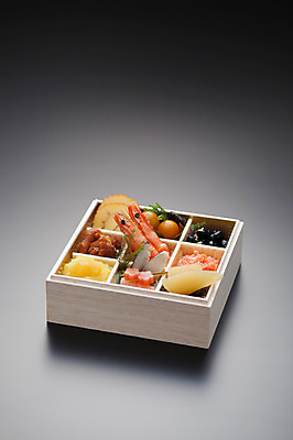 포토 JPG 음식 새우 실내 사람없음 한개 계란말이 검은콩 청어알 콩조림 일본음식 오세치 국내포토 1 콩 갑각류 내부 알 계란요리 조림 파일형식