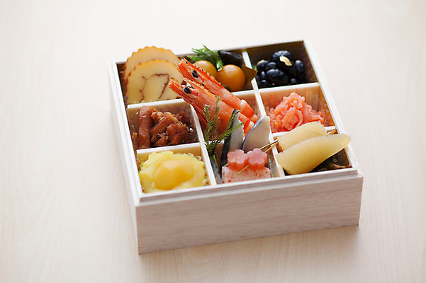 포토 JPG 음식 새우 실내 사람없음 목재 한개 계란말이 검은콩 청어알 콩조림 일본음식 오세치 국내포토 나무 1 재료 콩 갑각류 내부 알 계란요리 조림 파일형식