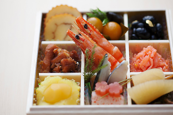 포토 JPG 음식 새우 실내 근접촬영 사람없음 아웃포커스 한개 계란말이 검은콩 청어알 콩조림 일본음식 오세치 국내포토 1 뷰포인트 콩 촬영기법 갑각류 내부 알 계란요리 조림 파일형식