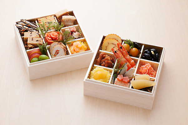 포토 JPG 음식 새우 실내 돼지고기 사람없음 목재 두개 문어 계란말이 검은콩 멸치 청어알 콩조림 일본음식 오세치 국내포토 나무 2 재료 콩 연체동물 육류 갑각류 어류 내부 알 수중동물 계란요리 조림 파일형식