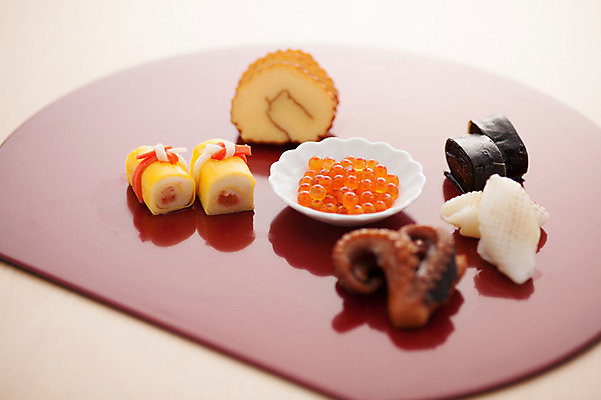 포토 JPG 음식 실내 사람없음 문어 계란말이 연어알 일본음식 오세치 국내포토 연체동물 내부 알 수중동물 계란요리 파일형식