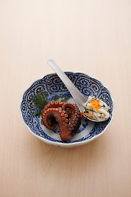 포토 JPG 그릇 음식 실내 사람없음 목재 숟가락 문어 연어알 일본음식 오세치 국내포토 나무 식기 재료 연체동물 수저 내부 알 수중동물 파일형식