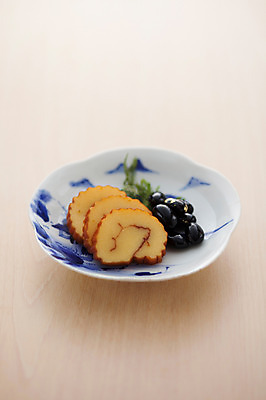 포토 JPG 음식 실내 사람없음 목재 계란말이 검은콩 콩조림 일본음식 오세치 국내포토 나무 재료 콩 내부 계란요리 조림 파일형식