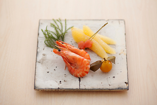 포토 JPG 접시 음식 새우 실내 사람없음 목재 금귤 청어알 일본음식 오세치 국내포토 나무 식기 재료 귤 갑각류 내부 알 파일형식