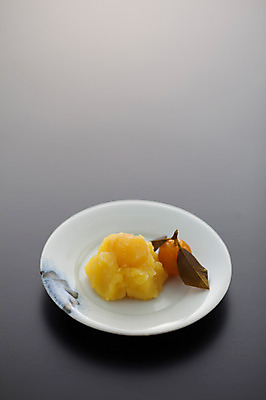 포토 JPG 접시 음식 실내 사람없음 밤 금귤 일본음식 오세치 국내포토 식기 귤 내부 견과류 파일형식