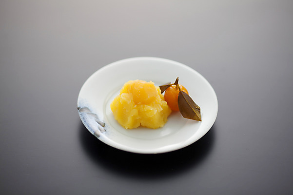 포토 JPG 접시 음식 실내 사람없음 밤 금귤 일본음식 오세치 국내포토 식기 귤 내부 견과류 파일형식