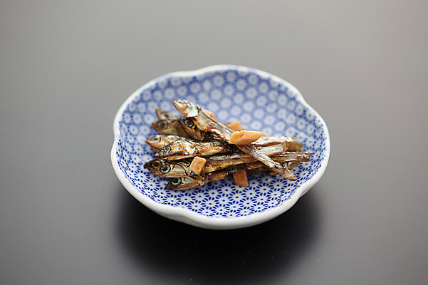 포토 JPG 접시 음식 실내 사람없음 멸치 일본음식 오세치 국내포토 식기 어류 내부 파일형식