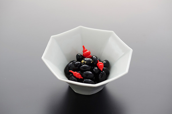 포토 JPG 그릇 음식 실내 사람없음 검은콩 콩조림 일본음식 오세치 국내포토 식기 콩 내부 조림 파일형식