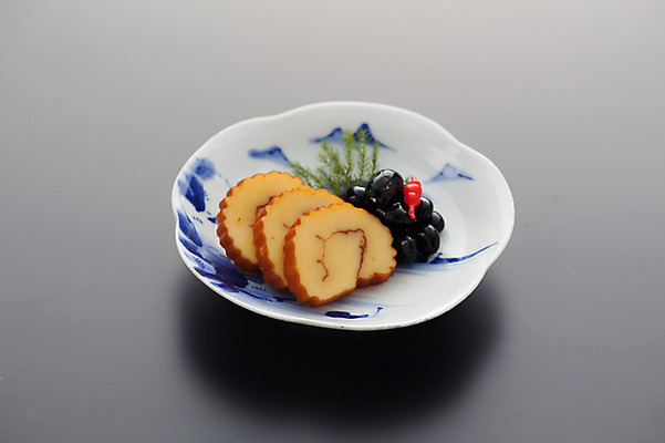 포토 JPG 접시 음식 실내 사람없음 계란말이 검은콩 콩조림 일본음식 오세치 국내포토 식기 콩 내부 계란요리 조림 파일형식