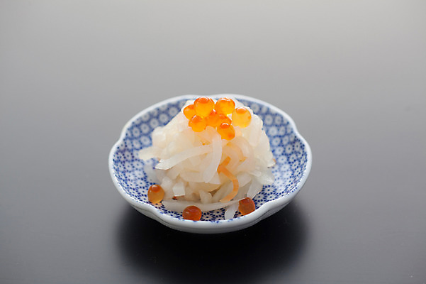 포토 JPG 접시 음식 실내 사람없음 연어알 일본음식 오세치 국내포토 식기 내부 알 파일형식